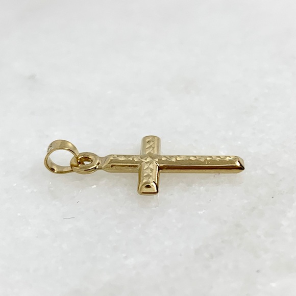 14K Gold 1" Diamond Cut Cross Pendant .45g - Picture 2 of 6